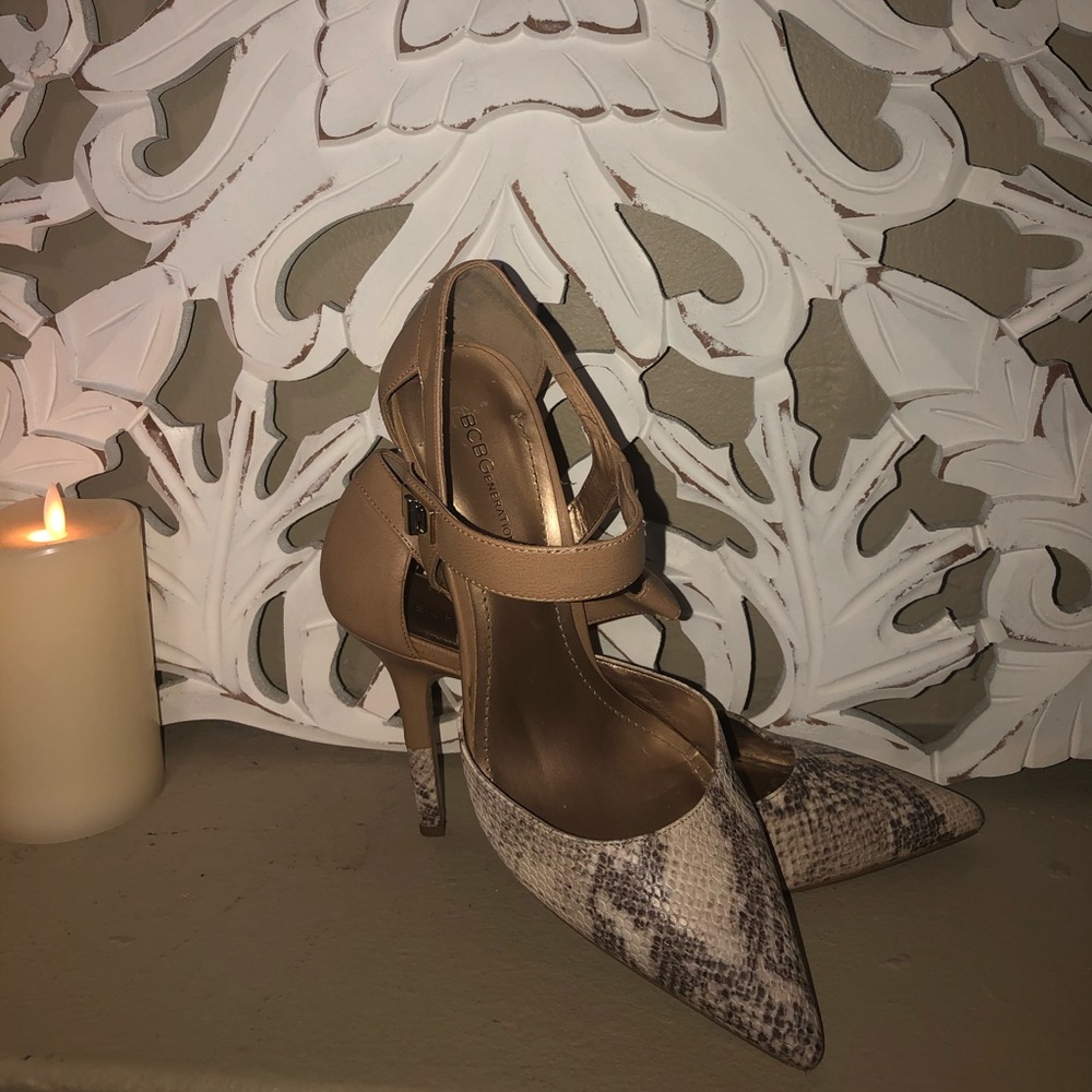 High heels w/ snake skin print